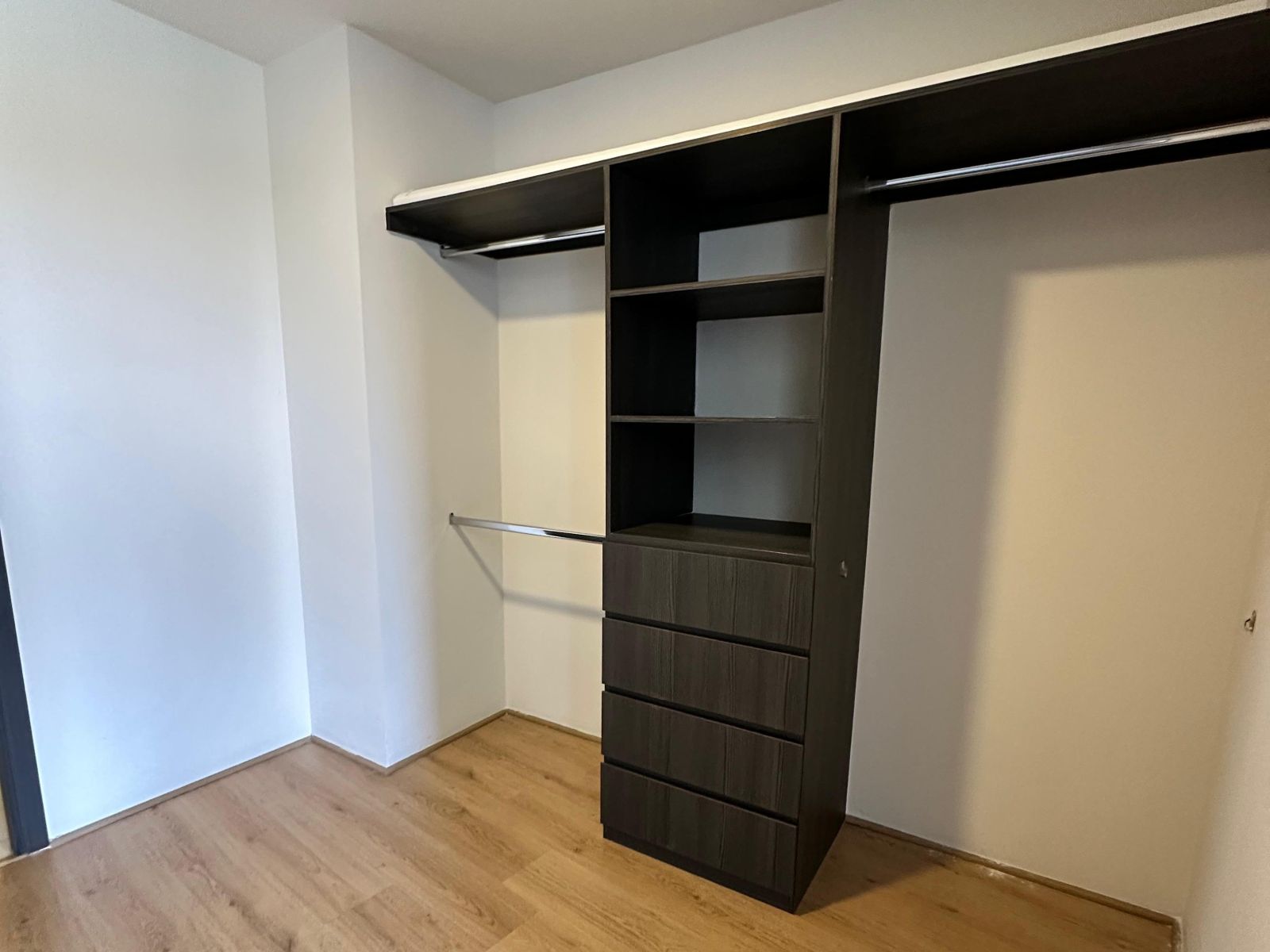 ALMINA CLOSET.jpg